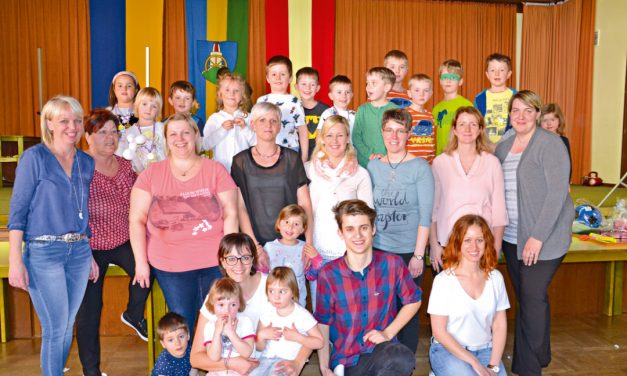 Großes Spielefest und Mitmach-Theater