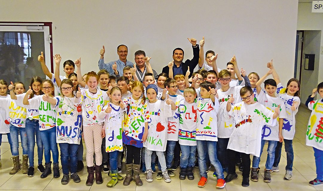 Oster­camp mit Blasmusik