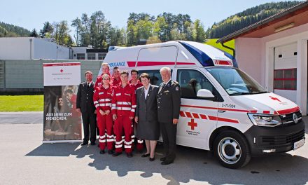 Rotes Kreuz: Pre­mie­re für Schnäppchenjäger