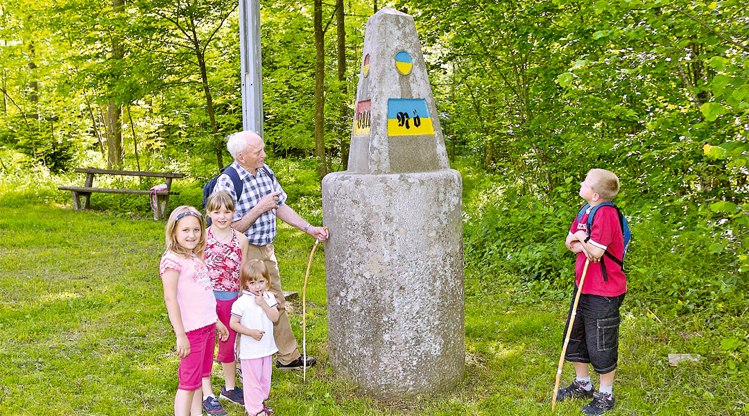 Ein Stein verbindet drei Länder