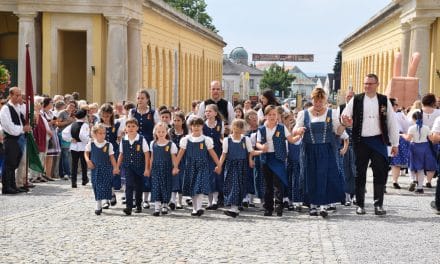 Wie­der auf den Bei­nen:  Kin­der­volks­tanz­fest Eisenstadt
