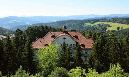 Lost Places: Hei­lung in bes­ter Höhen­luft — das Kur­haus in Hochegg
