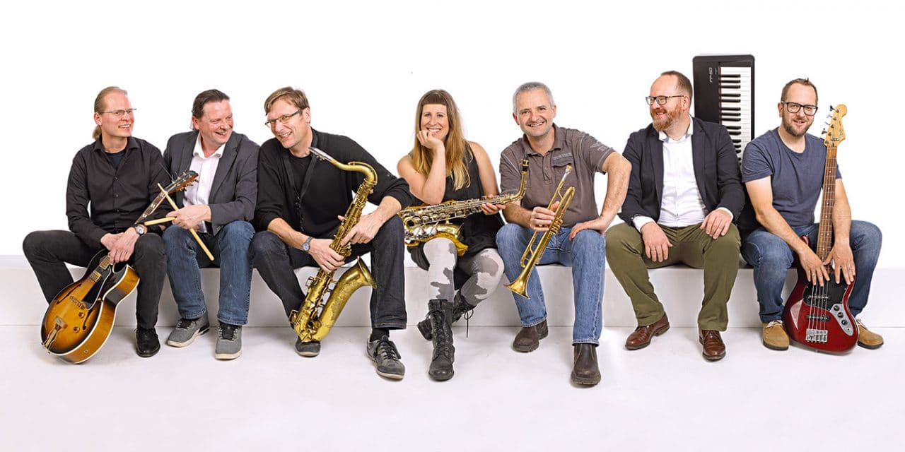 „Low Bud­get“ fei­ern Jubiläum