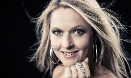 Rena­te singt „Mit an Schuss Risiko“