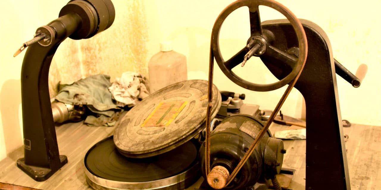 Lost Places — Kino schreibt Geschich­te: Die gan­ze Welt in bun­ten Bildern