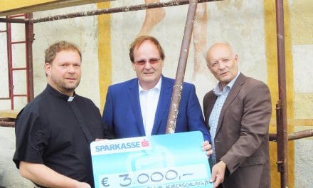 Lions spen­den für Sanie­rung der Kirche