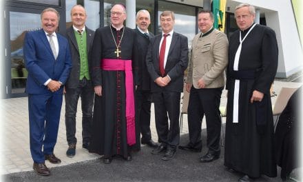 Hol­len­thon: neu­es Orts­zen­trum gefeiert