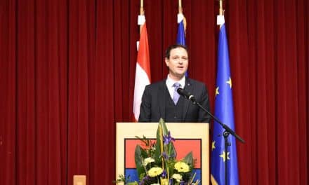 Mar­kus Sau­er ist der „obers­te Schieds­rich­ter“ im Bezirk Wie­ner Neustadt