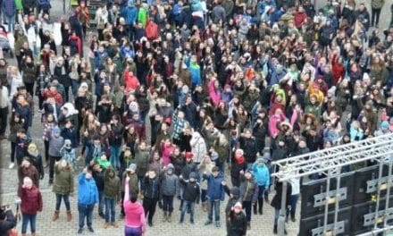 „Eine Mil­li­on erhebt sich“ gegen Gewalt