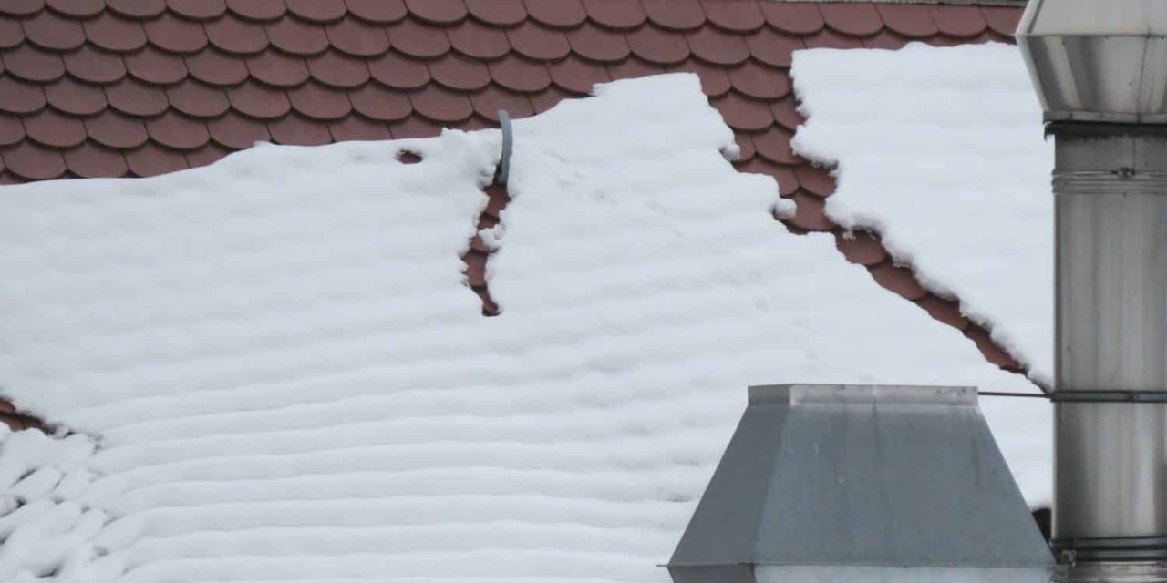 Dach­la­wi­nen – Schnee­rutsch abseits vom Berghang