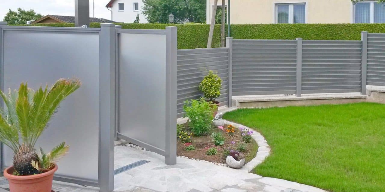Brix Zaun: Neu­es Design für Haus & Garten