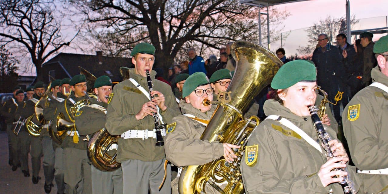 Ange­lo­bung mit 1.500 Besuchern