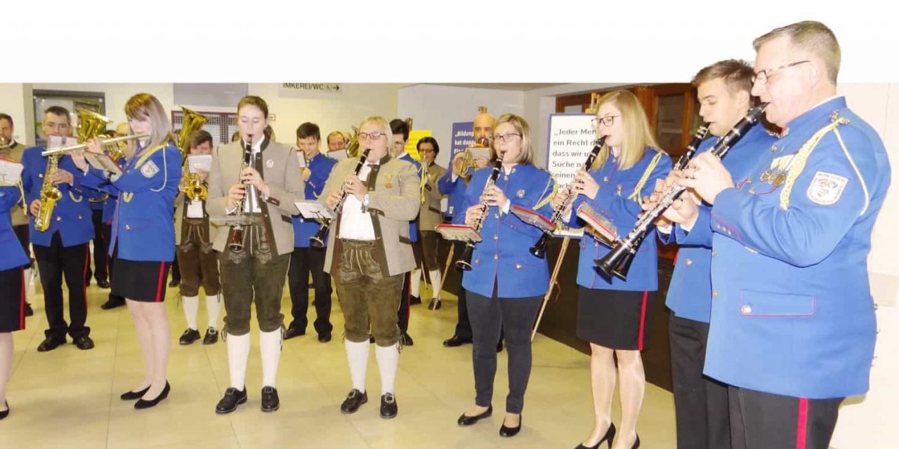 Gelun­ge­ne Pre­mie­re: Fest der Freiwilligen