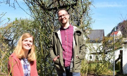 Ein klei­ner Fuchs ent­deckt die Buck­li­ge Welt