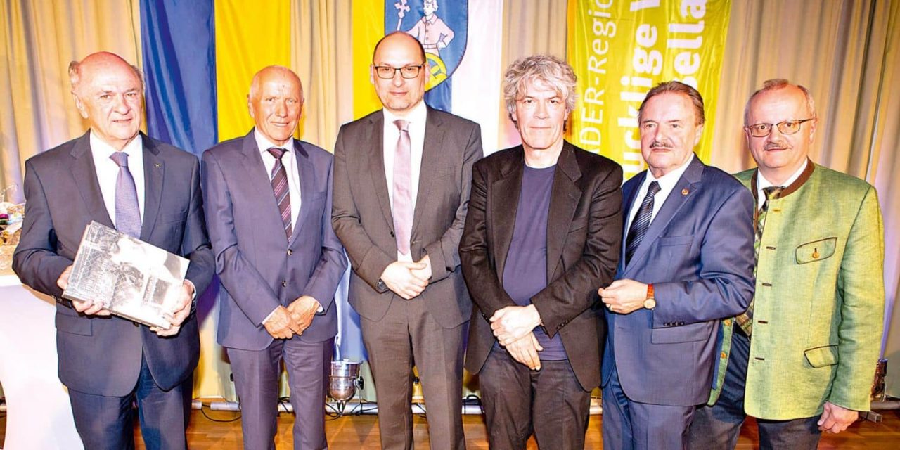 Buch „Eine ver­sun­ke­ne Welt“ präsentiert