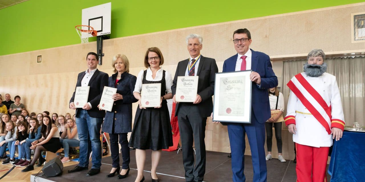 Schu­le erstrahlt in neu­em Glanz