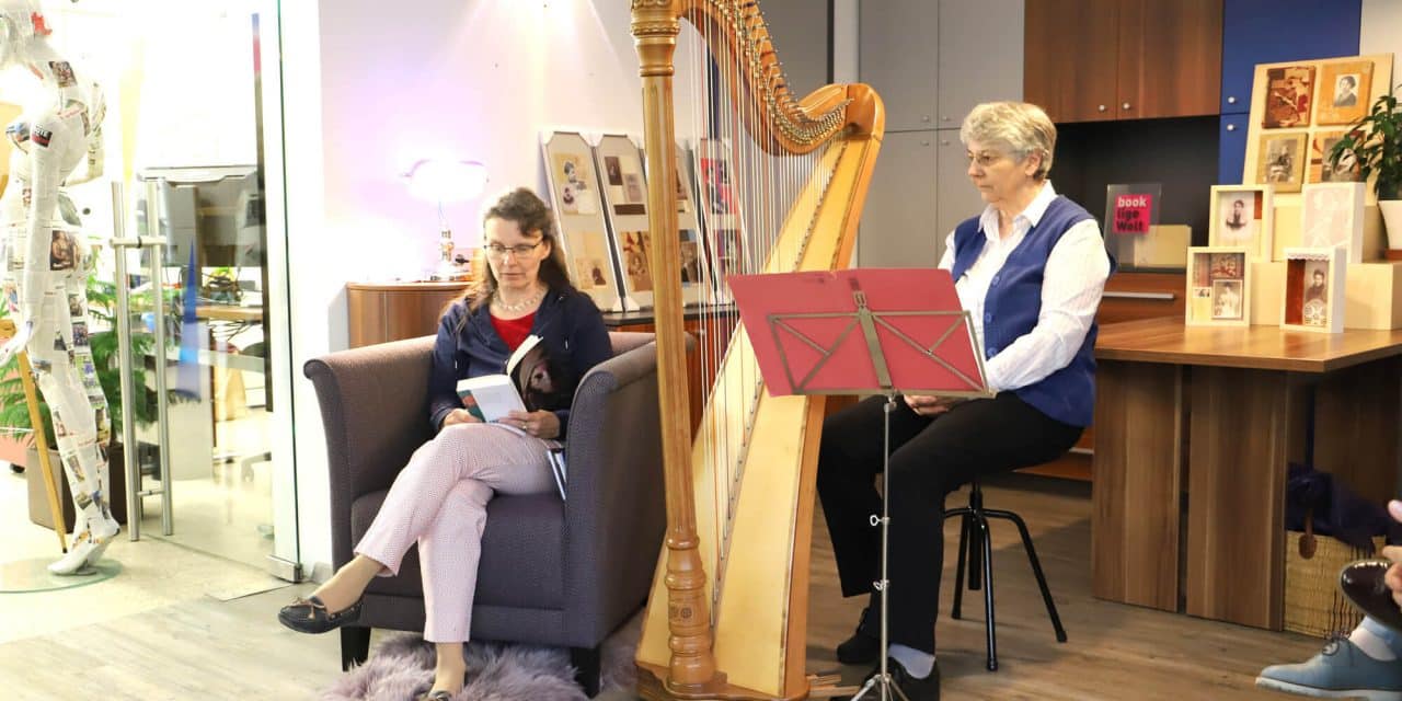 Kul­tur-Treff­punkt: kunst­vol­le book­li­ge Welt