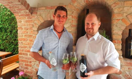 Win­zer prä­sen­tie­ren  „Tschin“ im Doppelpack