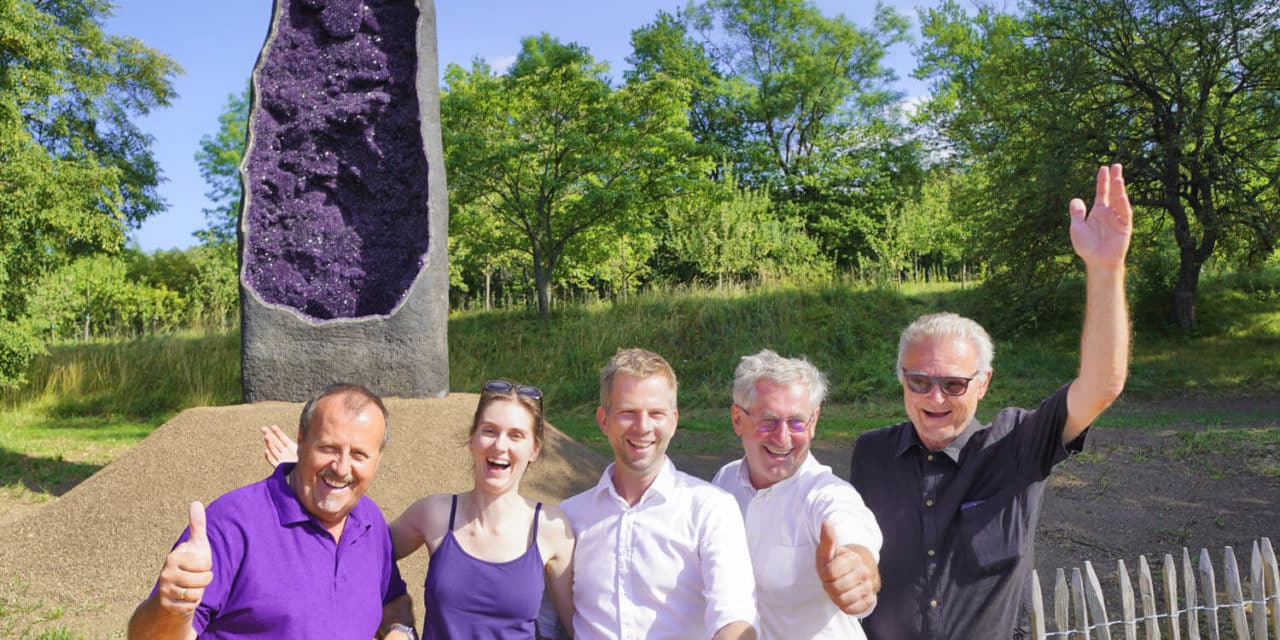 Riesen-Amethyst im Kristallgarten Guntrams