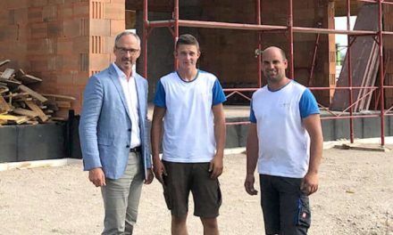 Leh­re mit Matu­ra in der Buck­li­gen Welt