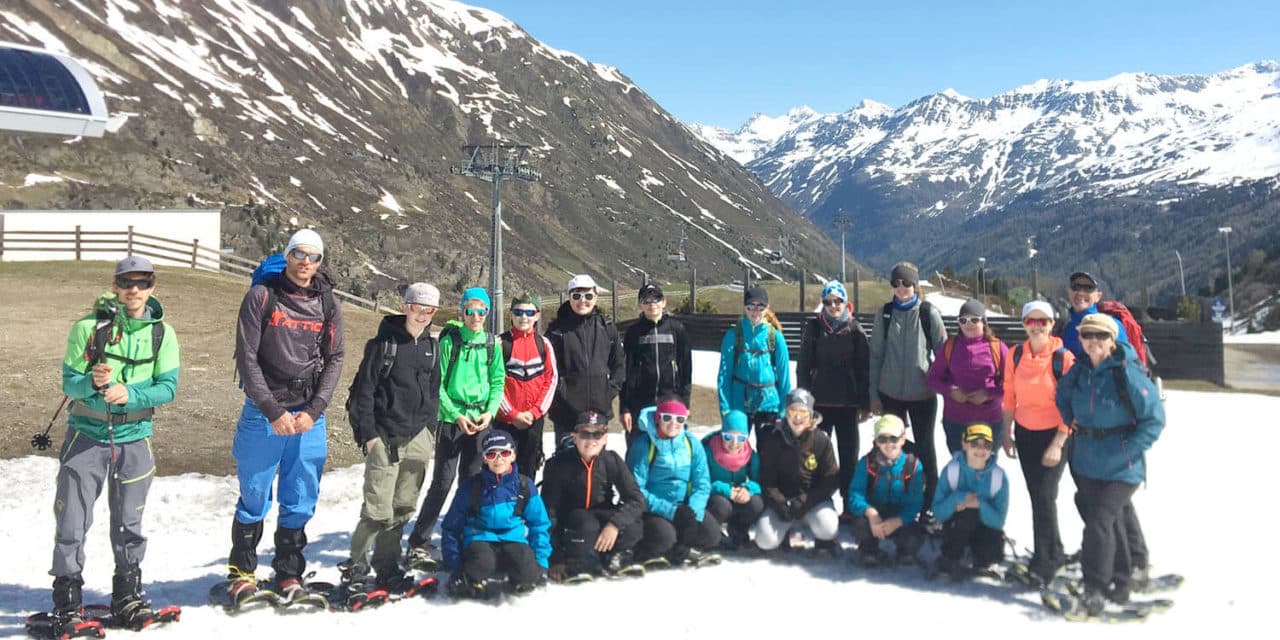 Schü­ler als Kli­ma­for­scher am Gletscher