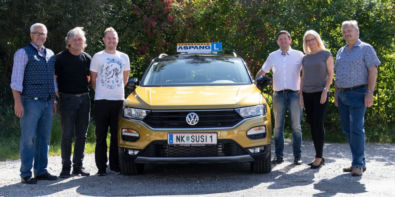 Fahr­schu­le Aspang: Lern-App und neue Autos