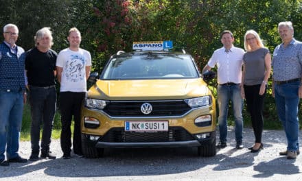 Fahr­schu­le Aspang: Lern-App und neue Autos