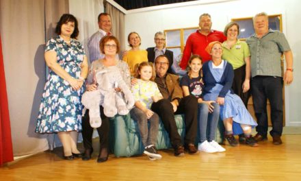 Kulis­se-Schwarz­au: „Die Perlenhochzeit“