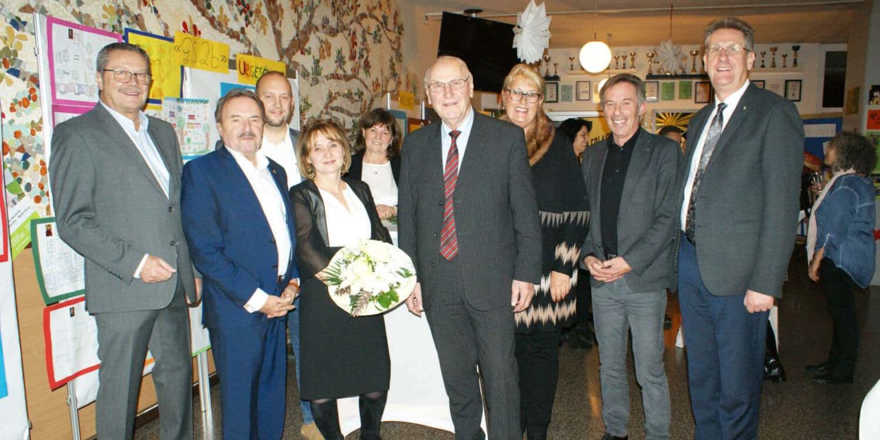 NMS Bad Erlach: Neue Direk­to­rin zum 70. Schul-Geburtstag