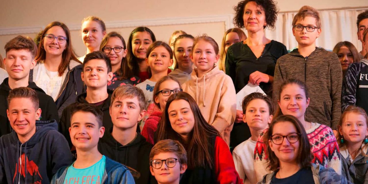 Jugend im Ein­satz für Kinder