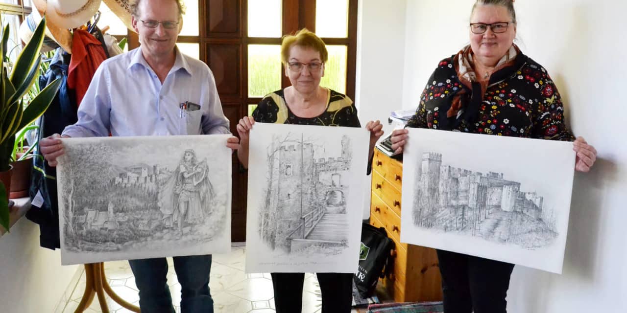Burg Kirch­schlag kunst­voll in Sze­ne gesetzt