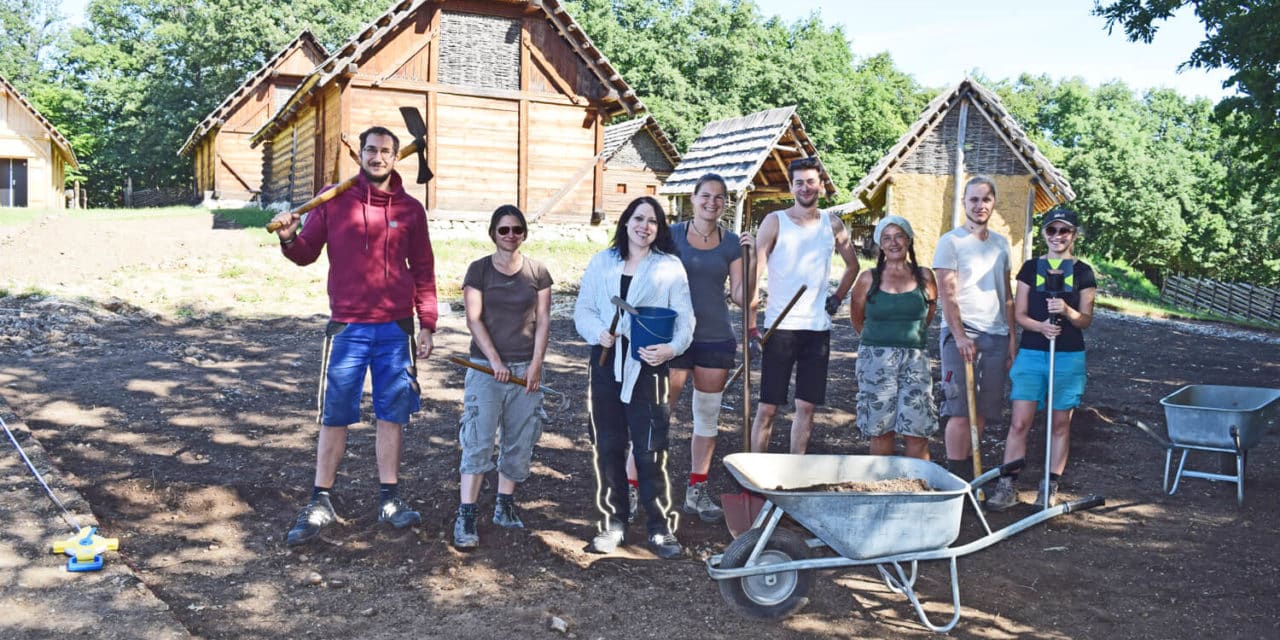 Archäologen über die Schulter schauen