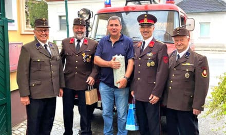 Ehren­kom­man­dant fei­er­te den 65er