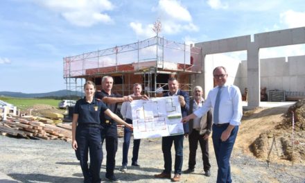 Feu­er­wehr­haus in Ober­eck nimmt For­men an