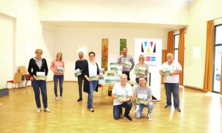 Fri­do­lin Fux auf Lese-Rei­se in Schwarzau