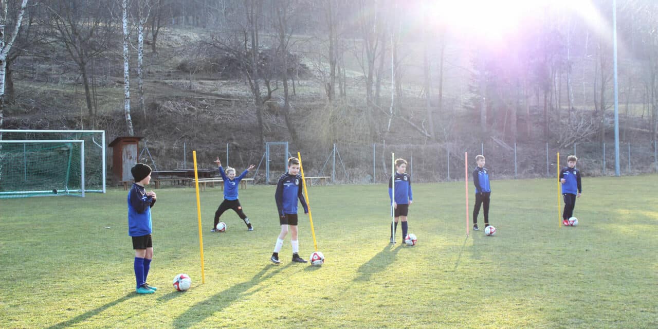 Fußballtraining: Gemeinsam mit Abstand