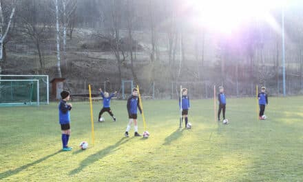 Fuß­ball­trai­ning: Gemein­sam mit Abstand