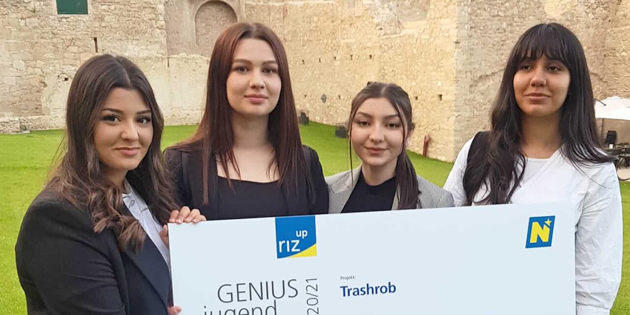 riz up Jugend­preis an HAK-Schülerinnen