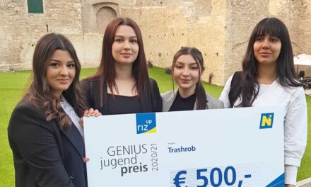 riz up Jugend­preis an HAK-Schülerinnen