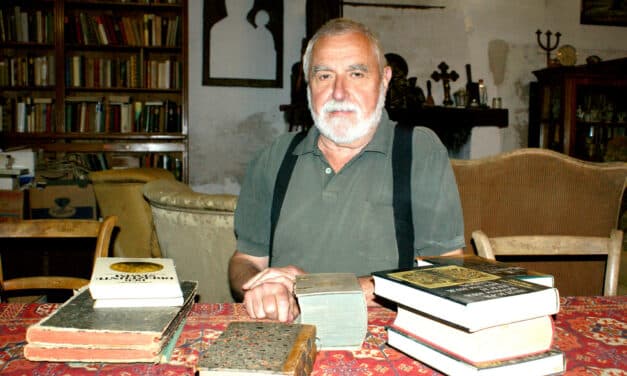 Ulrich Sag­meis­ter sam­melt Bücher im Turm