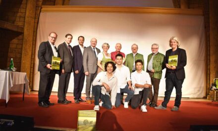 „Hal­ter­bub und Hof­rat“ im Passionsspielhaus