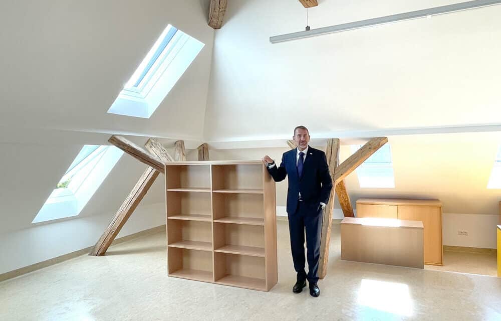Neue Klas­sen­räu­me statt alter Dachboden