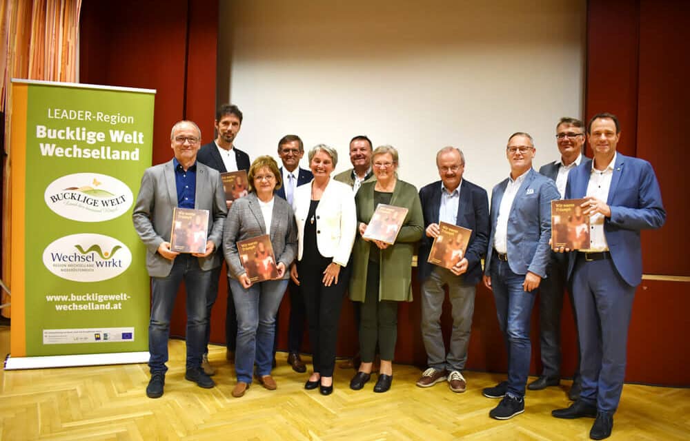 Tri­umph vir­tu­ell: Elf Fil­me zur Erinnerung