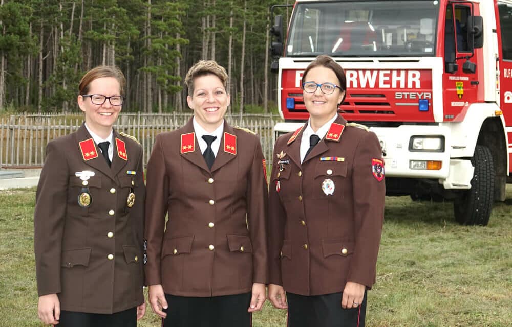 Neue Kameradinnen bei den Feuerwehren