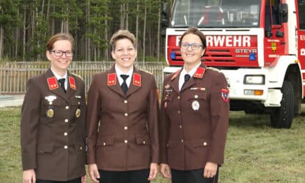 Neue Kame­ra­din­nen bei den Feuerwehren