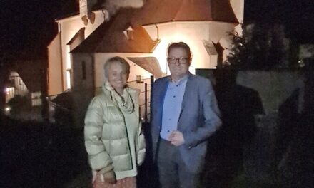 Slow Light: Kir­chen leuch­ten sparsam