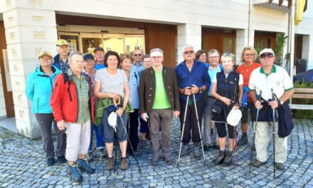 Wan­der­freu­di­ge Senio­ren zu Gast in Zöbern