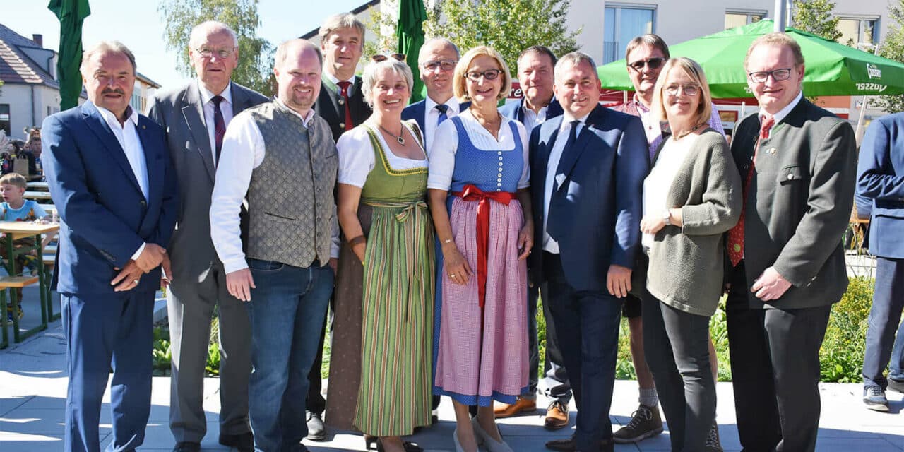 Lan­zen­kir­chen: Haupt­platz offi­zi­ell eröffnet