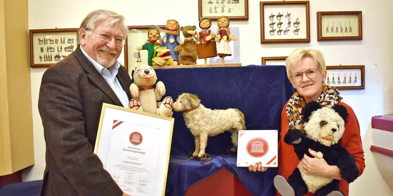 Stofftier-Klassiker zwischen den Zinnfiguren