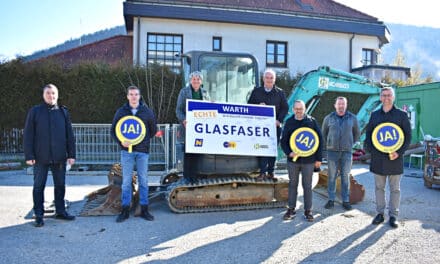 Bau­start: Ers­te Glas­fa­ser-Lei­tun­gen verlegt